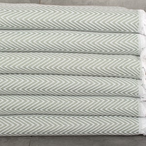 79x95 Zoll olivgrüne Baumwolldecke, Housewarminggeschenk, Brautpartygeschenk, Chevron-Überwurf, personalisierte Decke, Geschenke für ihn,