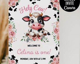 Peut inclure: Panneau de fête avec une vache de dessin animé et le texte "Holy Cow!" et "Celina is one!" en rose. Le panneau est décoré de roses roses et de taches de vache, et comprend la date et l'heure de l'événement.