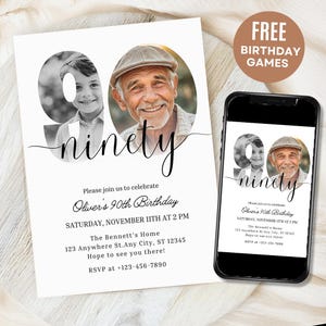 Op de afbeelding: Een zwart-wit foto-verjaardagsuitnodiging met een foto van een man en een jongen in het nummer 90. De uitnodiging zegt "ninety" en bevat de tekst "Please join us to celebrate Oliver's 90th Birthday Saturday, November 11th at 2 PM The Bennett's Home 123 Anywhere St.Any City, ST 12345 Hope to see you there! RSVP at +123-456-7890"