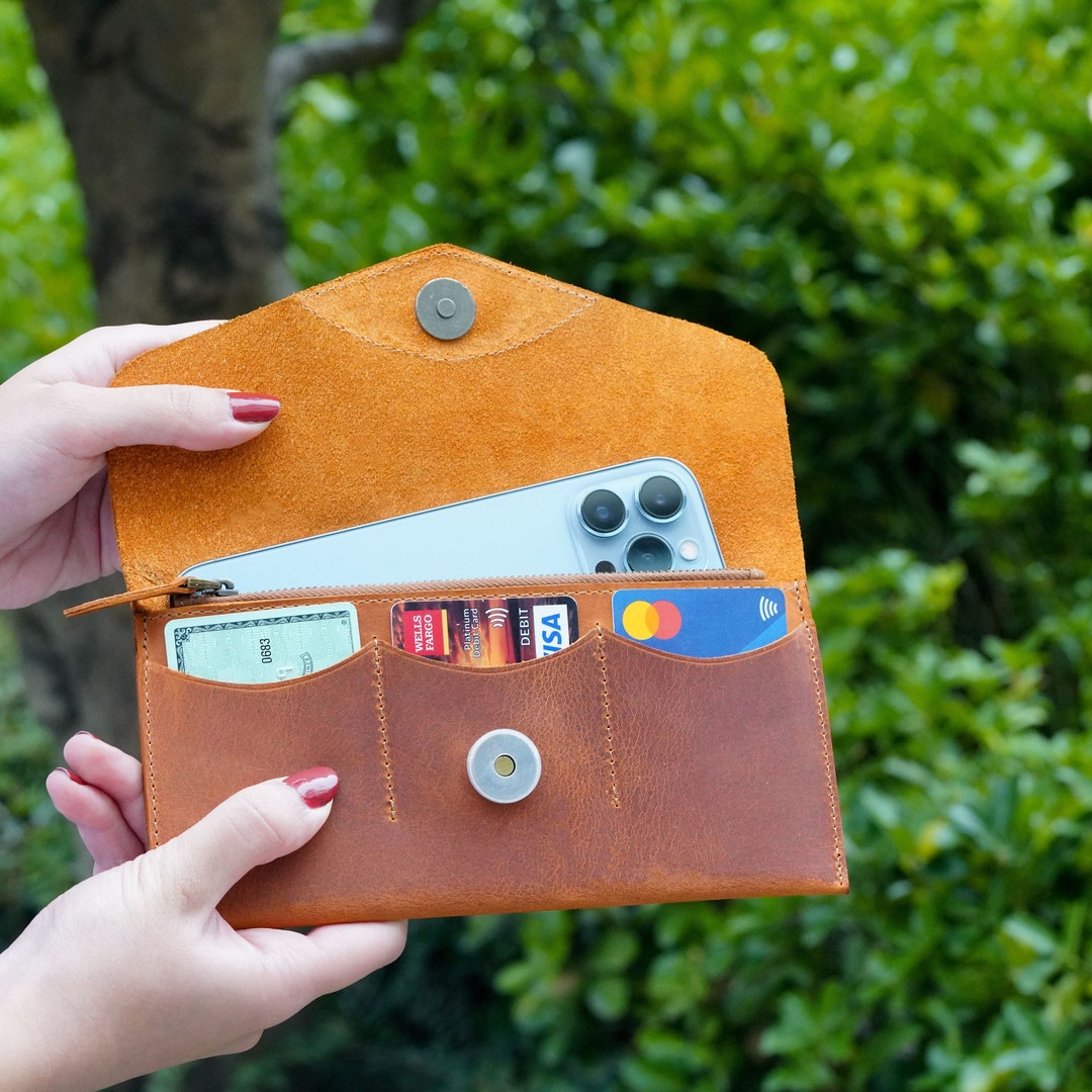 Best women's clutch wallet 2025