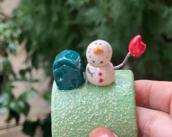 Ceramic Handmade Tiny House with snowman|Collectible figurine| handmade ceramic snowman|handmade miniature lovers gift|desk figurine