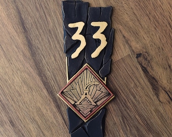 Clair Obscur: Expedition 33 inspired – Handcrafted, Artist‑Painted Badge/Magnet