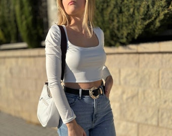 Off-White Crossbody Bag in Polsterstoff mit kleinen blauen Blumen Druck und verstellbaren schokoladenbraunen Riemen, Geschenk Damen weiche weiße Tasche