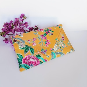 Clutch con flores, Bolso de mano ocre, Bolso para invitada boda, Regalo aniversario para mi mujer, Regalo especial de cumpleaños para mamá