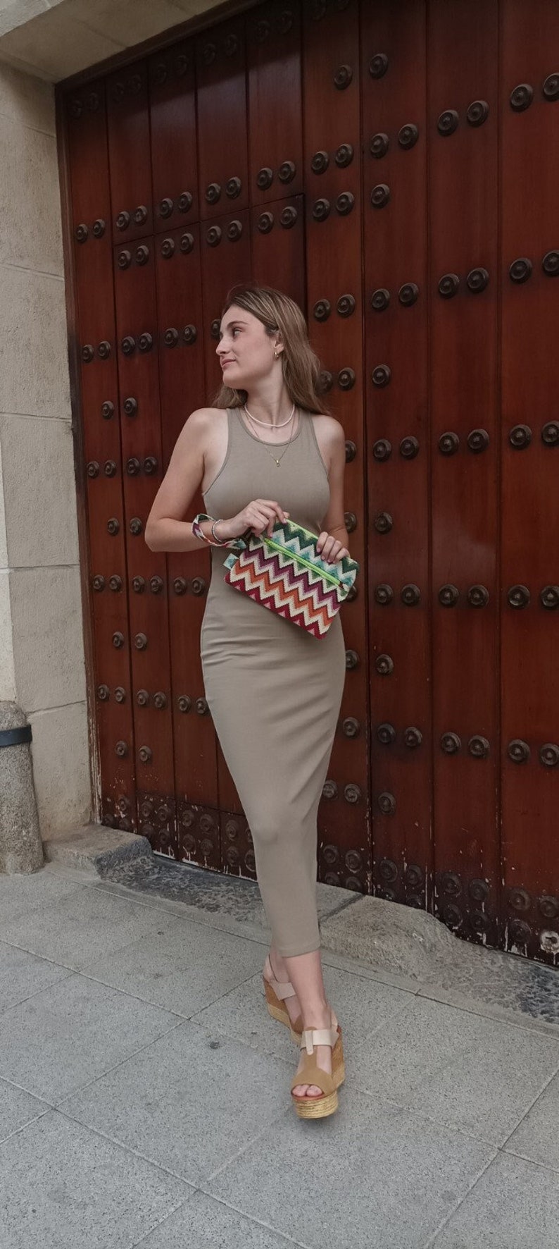 Moderno bolso de mano Gobelino en zigzag, Clutch Gobelinos en colorido estampado zigzag, Vibrante bolso de mano Gobelino, Bolso colorido. imagen 1