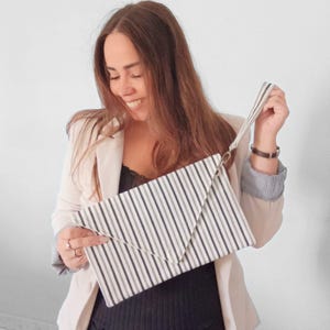 Bolso de mano rectangular de rayas negras para mujer, Elegante clutch de lona a rayas con correa, Regalo de 30 cumpleaños para mi novia