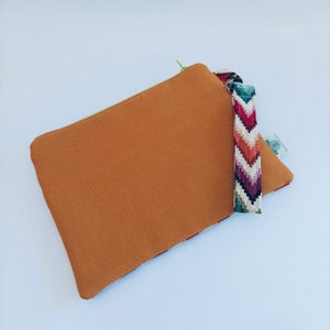 Moderno bolso de mano Gobelino en zigzag, Clutch Gobelinos en colorido estampado zigzag, Vibrante bolso de mano Gobelino, Bolso colorido. imagen 5