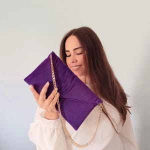 Elegante bolso de terciopelo morado, Bolso de boda con cadena, Bolso de noche morado, Regalo especial 30 cumpleaños, Cartera de sobre morada