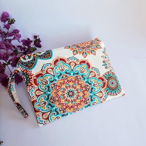 Neceser de tela con mandalas en tonos tierra y con cremallera, bolsa palyera para el verano, bolso neceser de regalo para mujer playera