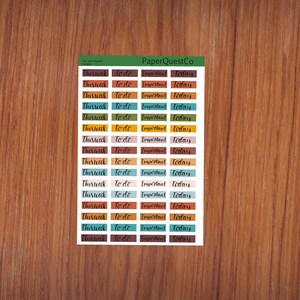 Könnte beinhalten: Ein Blatt mit bunten Planer-Stickern mit dem Text "This week", "To do", "Important" und "Today", der in verschiedenen Farben wiederholt wird. Die Sticker sind für die Verwendung in einem Planer oder Tagebuch gedacht.