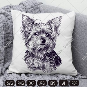 Op de afbeelding: Zwart-witte lijntekening van een Yorkshire Terrier op een wit kussen. De hond kijkt recht naar de kijker.