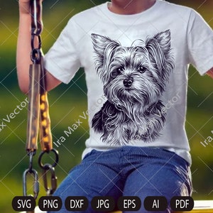 Op de afbeelding: Een wit T-shirt met een zwart-witte illustratie van een Yorkshire Terrier op de voorkant.