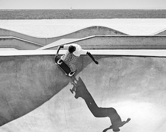 Art de planche à roulettes, patineur de Venice Beach, planche à roulettes, impression en noir et blanc de skateur, décoration de dortoir, affiche de skateboard, garçon faisant de la planche à roulettes.