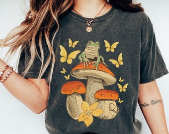 Frog Shirt, Mushroom Shirt, Comfort Colors Cottagecore Shirt, Goblincore Shirt Dark Academia Clothing Women, Fairycore Magic Mushrooms Shirt