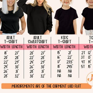 Peut inclure: Tableau des tailles pour les t-shirts adultes, les sweat-shirts, les t-shirts pour enfants et les t-shirts pour tout-petits. Le tableau indique les mesures de largeur et de longueur en pouces pour chaque taille.