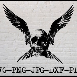 Könnte beinhalten: Schwarz-weiß-Illustration eines Schädels mit Flügeln. Der Schädel hat ein detailliertes Design mit sichtbaren Zähnen und Augenhöhlen. Die Flügel sind ausgebreitet und haben eine strukturierte Optik.