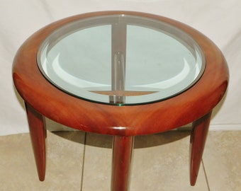 Mid Century Italian Lacquered Wood Round Beveled Glass Side/End Accent Table