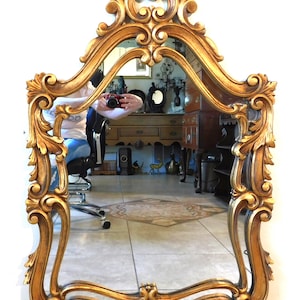 Vintage Mid Century Italian Florentine Gold Carved Wood Fleur De Lis Mirror