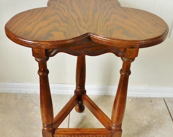 Vintage Mid Century Solid Oak Wood Clover Leaf Accent Side/End Table