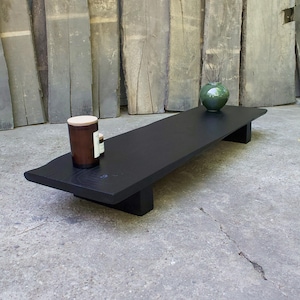 Lage consoletafel teruggewonnen zwart eiken: rustieke Wabi-Sabi-koffietafel