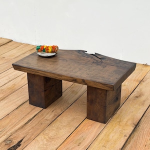 Massive Eiche Live Edge Bank | Rustikaler Wabi Sabi Couchtisch Hocker, Dunkelbraun