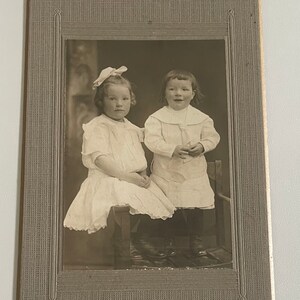 1910&#39;s portrait of two little children