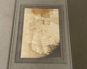 Tarjeta de gabinete de 1910 de 3 adorables niños