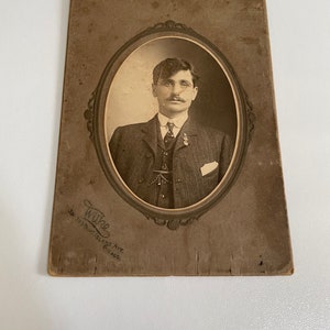 Anfang der 1900er Jahre eines Mannes mit einem wundervollen Schnurrbart