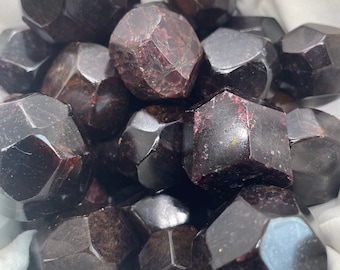GARNET polierte Kristalle, Almandin - Edelsteine, Granat Kristalle, hochwertige Granat Brocken, Crystal Decor, Granat Kristalle