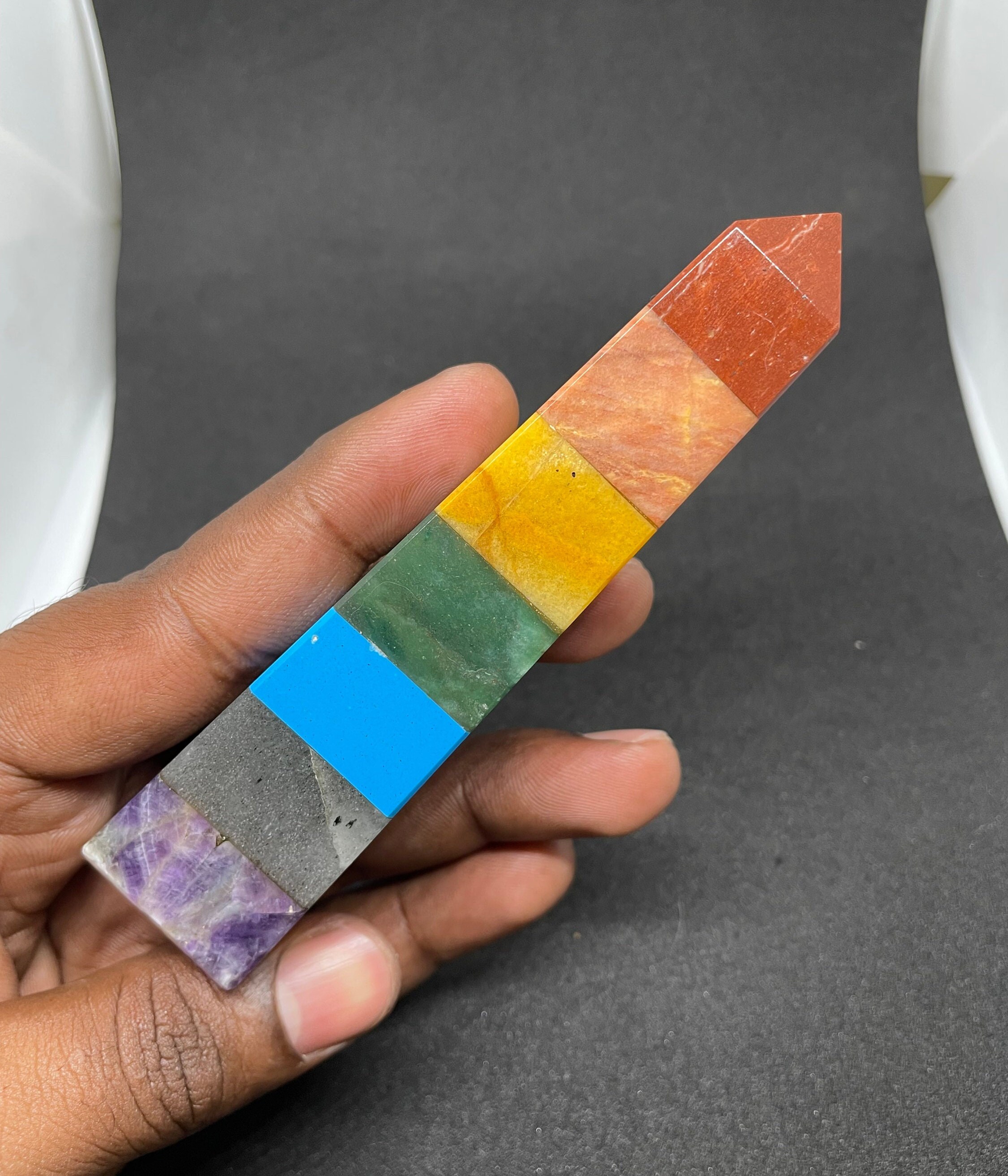 Sieben Chakra Zauberstab, 7 Chakra Kristallpunkt, 7 Chakra Kristallstab, Kristallspitze, Zauberstab, Kristallturm, Kristallobelisk, Sieben Chakra Turm..