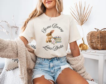 Some Bunny Loves Books - cadeau boekenliefhebber - paasboekshirt voor Pasen - paasshirt