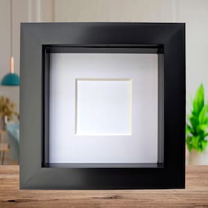 Cadre photo noir 3D avec boîte 4 x 4, debout ou suspendu, cadre photo artisanal avec ombre, plus 1 cadre de montage + carte de qualité supérieure de base 200 g