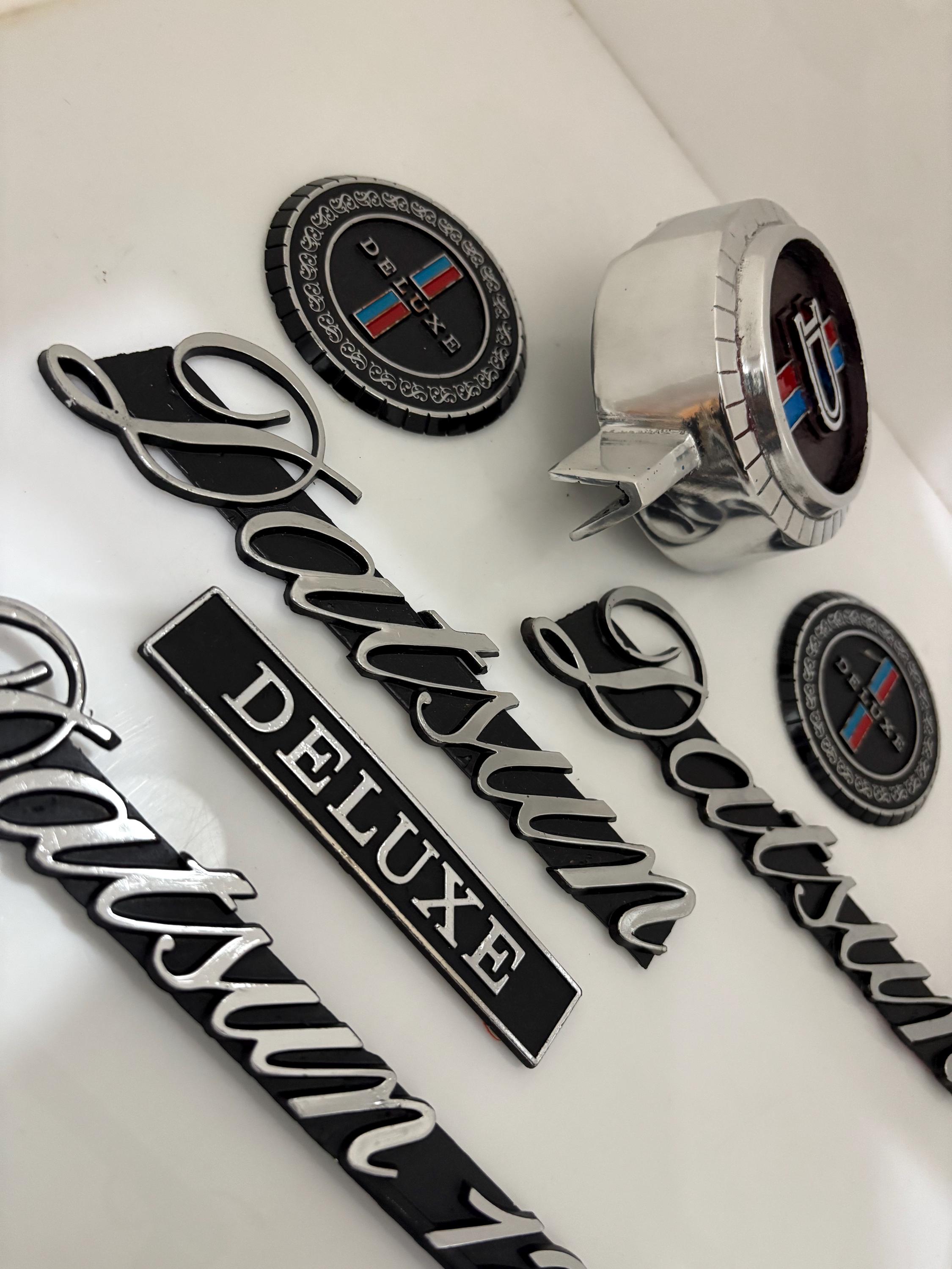 ダットサン 1200 エンブレムセット：ハンドメイドダイキャストメタル 
