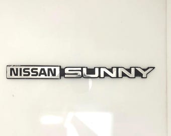 Emblema para tapa de maletero de Nissan Sunny B11, emblema trasero, hecho a mano, fundido a presión en metal.