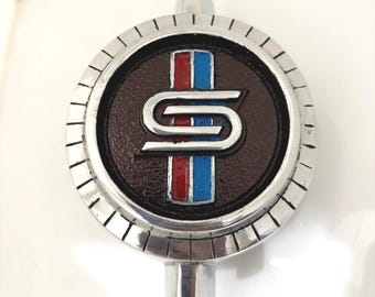 Emblema de metal fundido a presión hecho a mano para la parrilla delantera del Nissan Sunny 1200