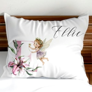 Fronha de almofada com estampa de FADA PERSONALIZADA, capa de almofada exclusiva para meninas, capa de almofada infantil, item de cama infantil com inicial floral, cesta de brinquedos