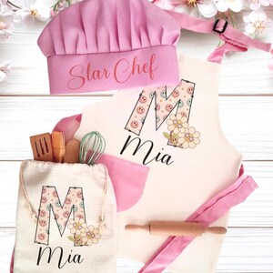 PERSONALIZOWANY kwiatowy lniany zestaw upominkowy do pieczenia, czapka fartucha z nadrukiem inicjału, drewniany zestaw do pieczenia, tabard, wysokiej jakości prezent dla dzieci, dziecięcy fartuch kuchenny,