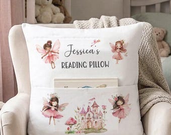 Gepersonaliseerd roze feeën leeskussen: magisch kussen met zakje in roze thema voor kinderen, perfect voor het lezen van verhaaltjes voor het slapengaan.