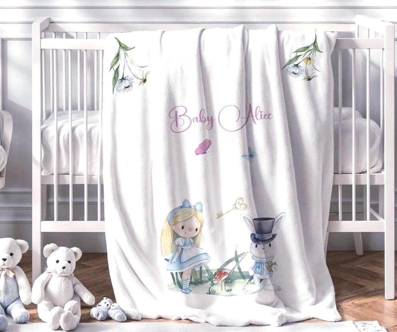 Personalisierte Alice im Wunderland Baby Decke, Aquarell Märchenbuch Kinderzimmer Überwurf Bild 5