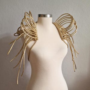 Hedone Shoulder Armor – Sculptural Shoulder Cape for Festival, Rave, Stage, Show, Performance, Burning Man, Costume Look, Futuristic Wear