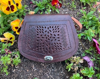 Handcrafted leather shoulder bag