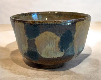 Handgemaakte Wabi Sabi keramische matcha-kom | Op de draaischijf vervaardigde aardewerk serveerschaal