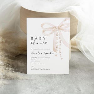 Invito per baby shower con fiocco, Inviti per baby shower con fiocco di perle, Invito moderno per baby shower con nastro, Baby shower con fiocco beige minimalista, BBABY001