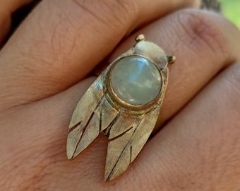 Adjustable cicada ring, adjustable brass ring with hard stone representing cicada, possibility to choose stone.