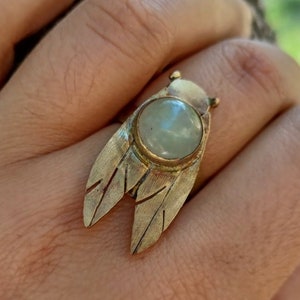 Adjustable cicada ring, adjustable brass ring with hard stone representing cicada, possibility to choose stone.