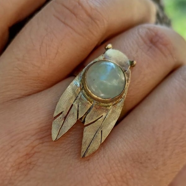 Anello regolabile cicala, anello regolabile in ottone con pietra dura rappresentante cicala, possibilità di scegliere pietra.