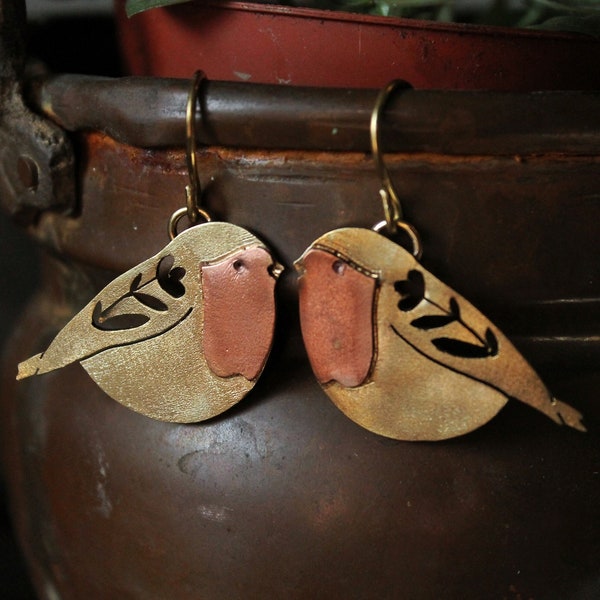 Boucles d'oreilles Robin, boucles d'oreilles pendantes en laiton et cuivre, boucles d'oreilles oiseaux, boucles d'oreilles commandées.