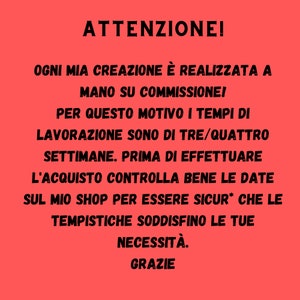 Ciondolo pettirosso, pendente in ottone e rame con decorazione floreale in stile arte folcloristica. Ciondolo uccellino. immagine 3