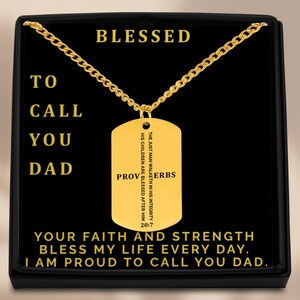 Collana con targhetta personalizzata per papà cristiano - Ciondolo Proverbi 20:7, regalo per bambini, regalo per la festa del papà, regalo di compleanno o di Natale per papà
