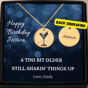 Personalisierte Martini-Halskette - Ein Tini bisschen älter, perfektes Geburtstagsgeschenk für Martini-Liebhaber, einzigartiges Geschenk für Freunde und Geburtstagsfeiern